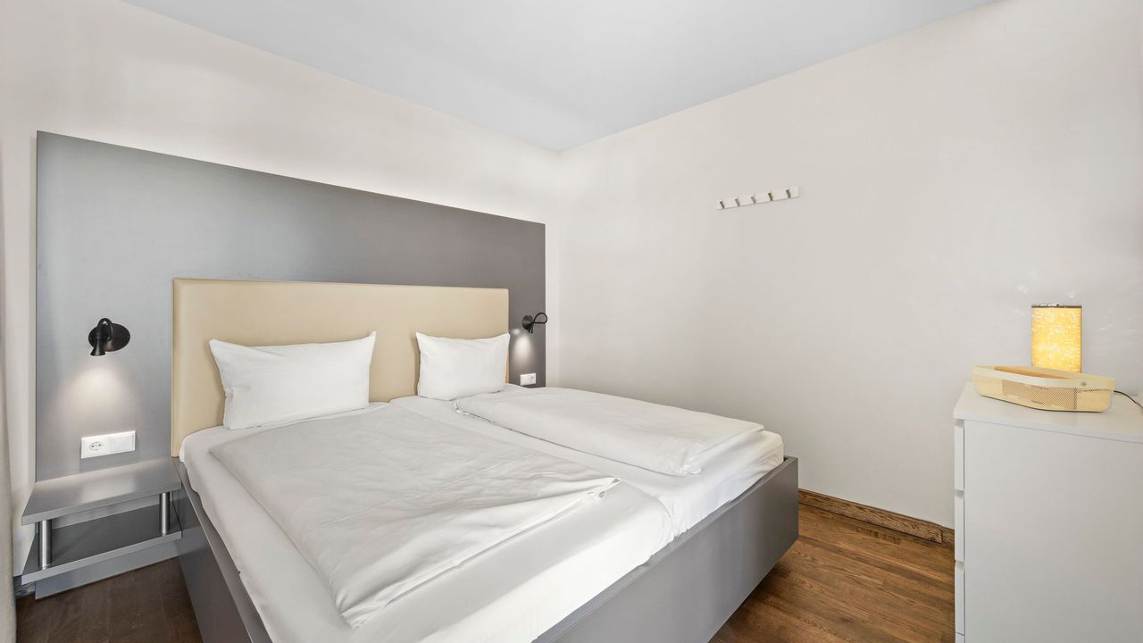 Schlafzimmer mit Doppelbett Schlafzimmer mit Doppelbett